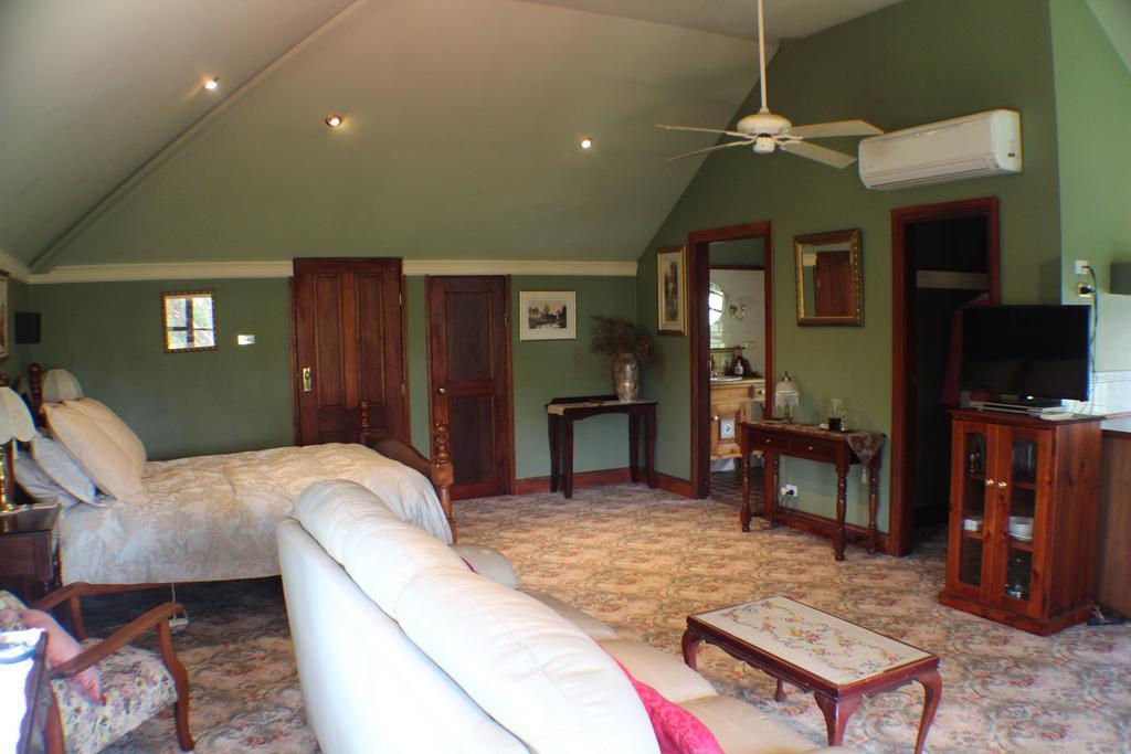 Storey Grange Springwood Room photo